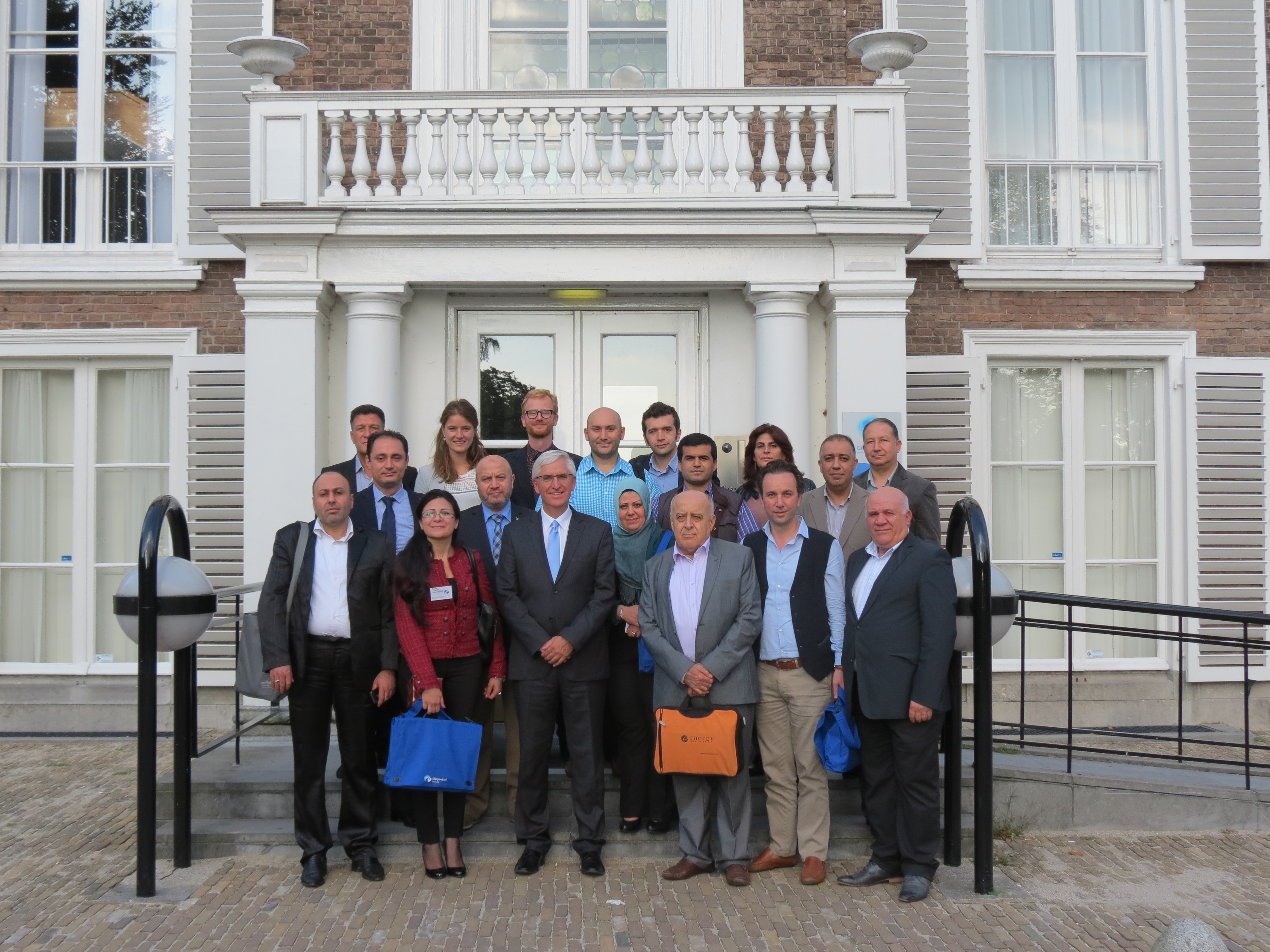 Participants together with Mr Ron Ton, Hans Wurzer and Mara van der Meer, in front of the Clingendael Institute